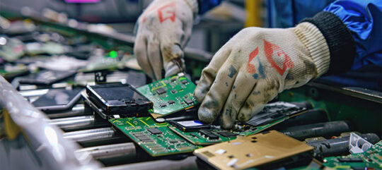 Engineer decommissioning electronic parts 